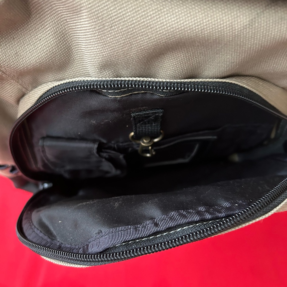 High Quality Backpack - Picture 6 of 11